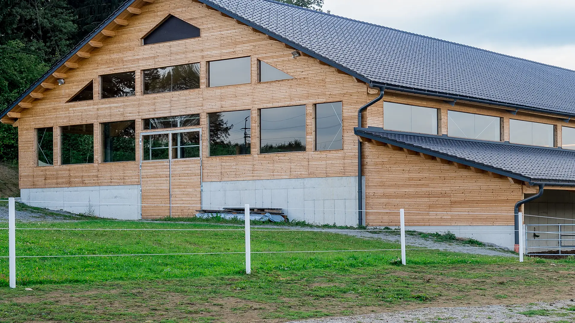 Landwirtschaft - Lagerhalle und Ställe aus Holz