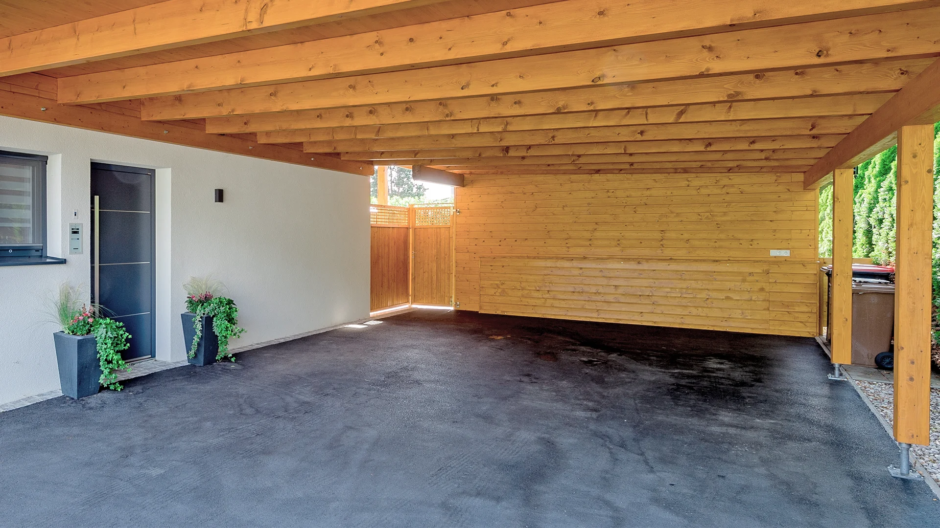 Nebengebäude - Carport und Poolhäuser aus Holz