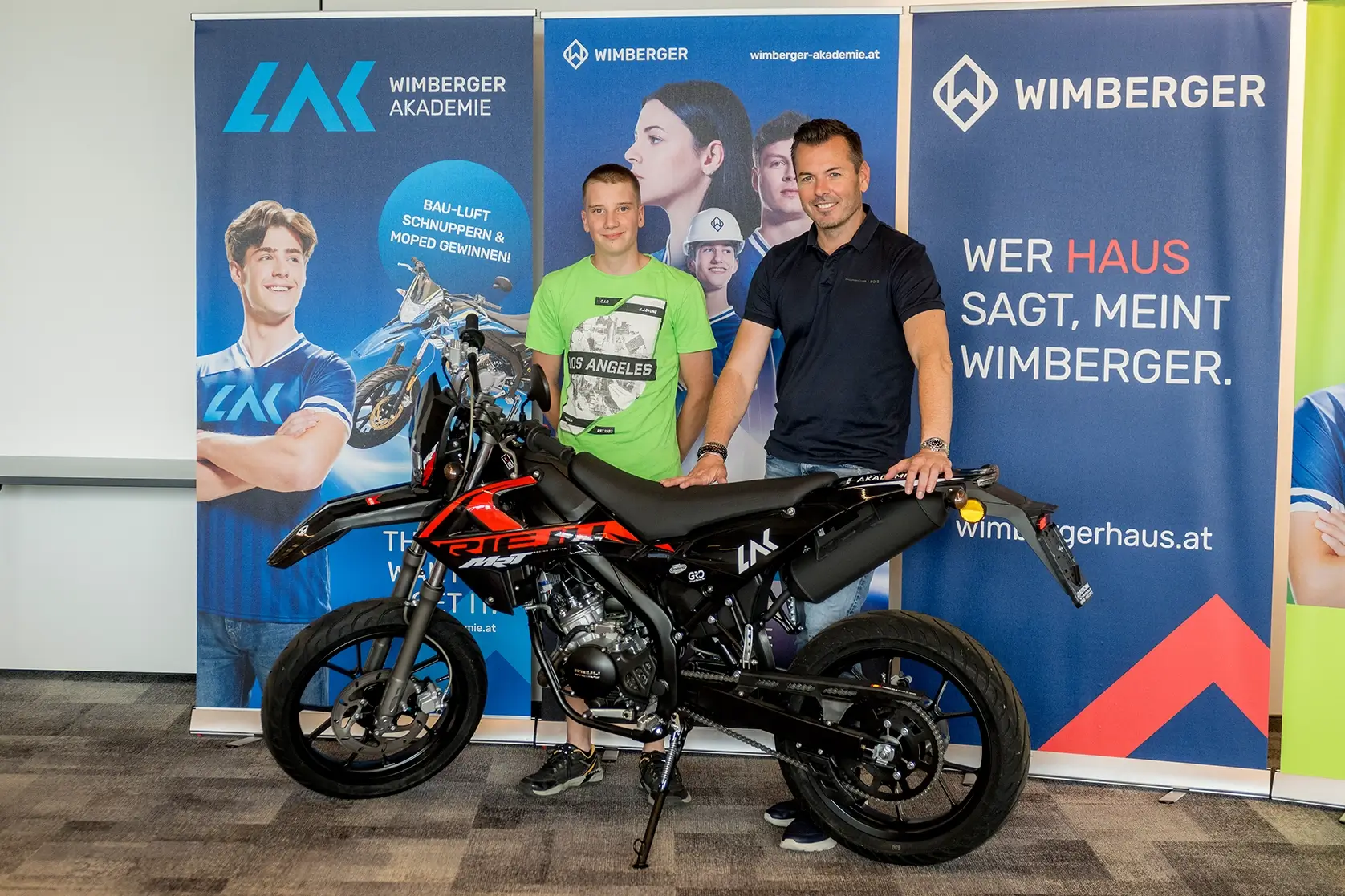 Schnuppern und Moped gewinnen - Jobs am Bau