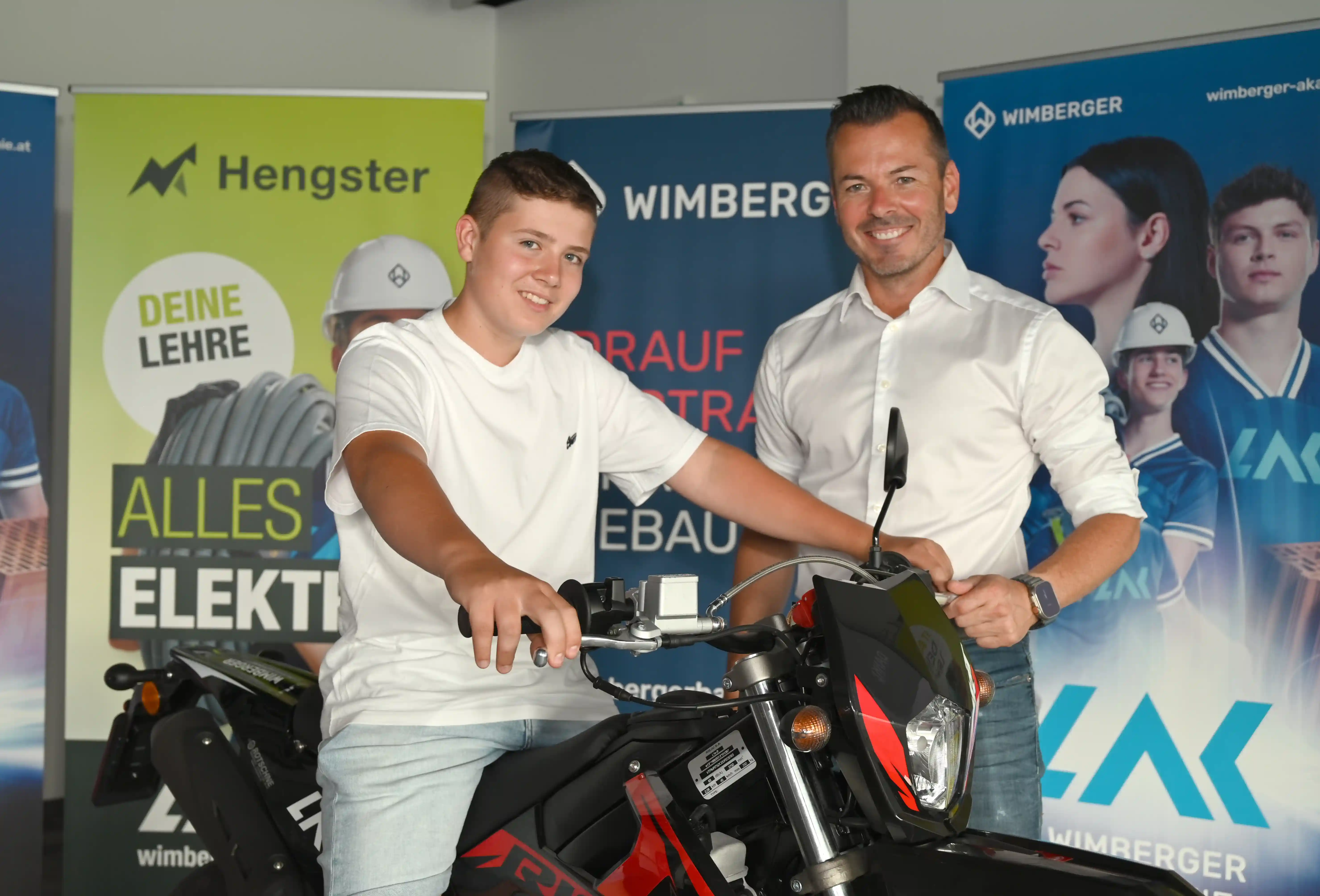 Schnuppern und Moped gewinnen - Jobs am Bau